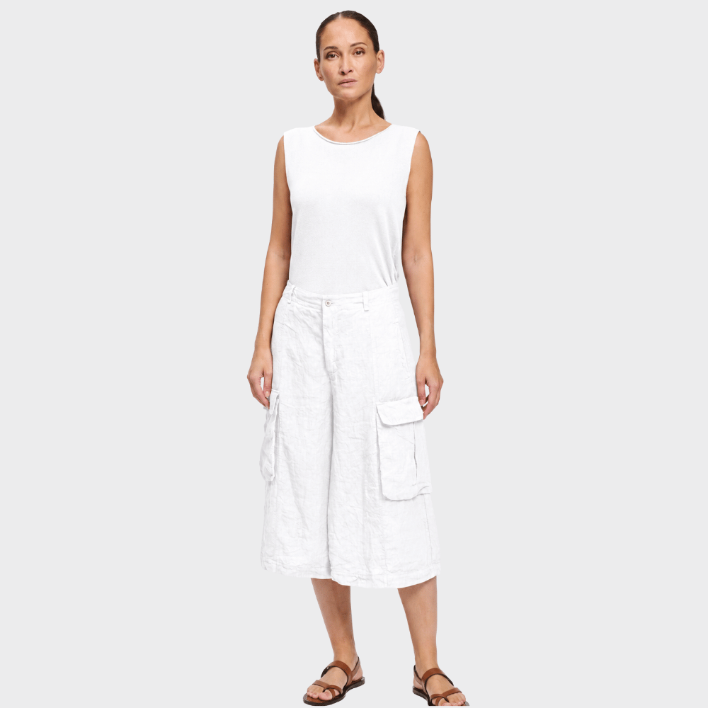 Transit Par Such wide leg linen cargo Bermuda shorts in white – full front view