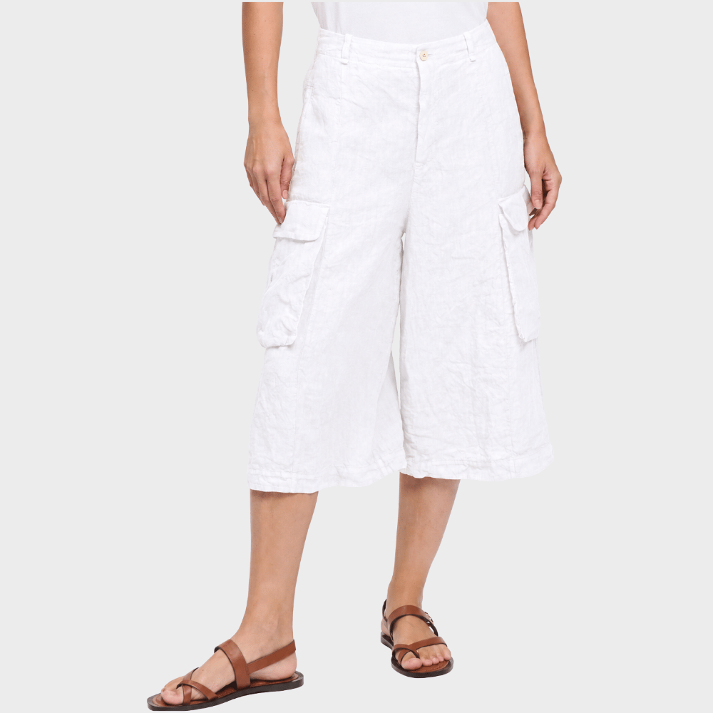Transit Par Such wide leg linen cargo Bermuda shorts in white – front view