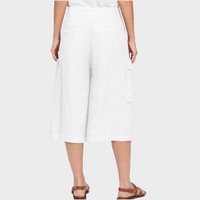 Transit Par Such wide leg linen cargo Bermuda shorts in white – back view