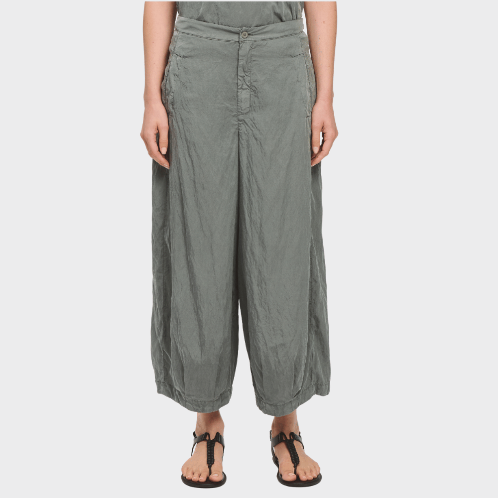 Transit Par Such silk-blend cropped barrel-leg trousers in muted sage green – front view