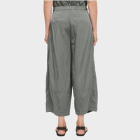 Transit Par Such silk-blend cropped barrel-leg trousers in muted sage green – back view