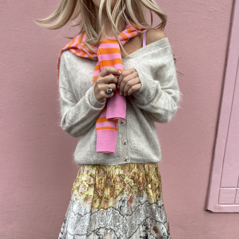 Absolut Cashmere Deborah V-Neck Cardigan in Oat – International designer fashion boutique Australia Riada Concept Woollahra