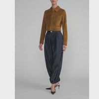 FRAME The Denim Balloon Pant in Rinse at Riada Concept. High-rise balloon jeans in fluid cotton-lyocell denim with a gathered ankle - styled model video