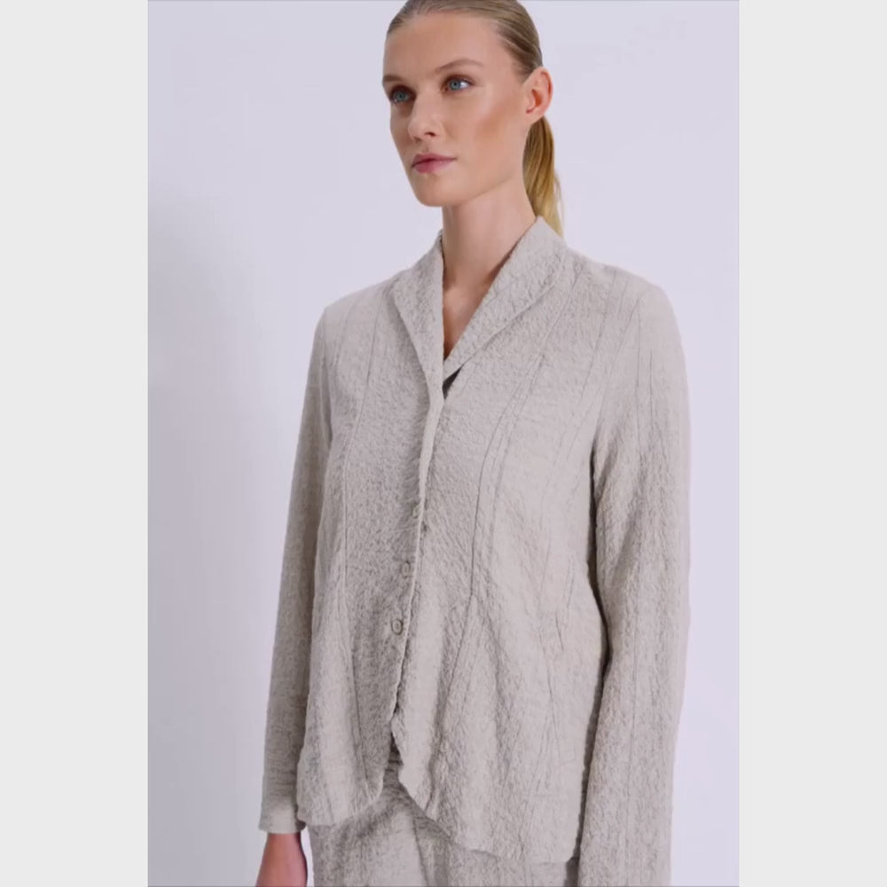 Transit Par Such textured flared shirt jacket in sand with subtle pinstripe finish – video