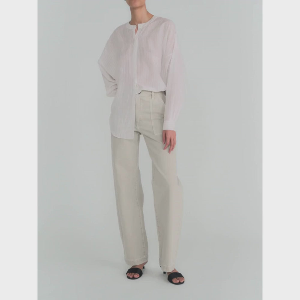 FRAME The Bow Cargo Jeans in Flax at Riada Concept. High-rise rigid denim with flat utility pockets and a sculpted barrel leg - video