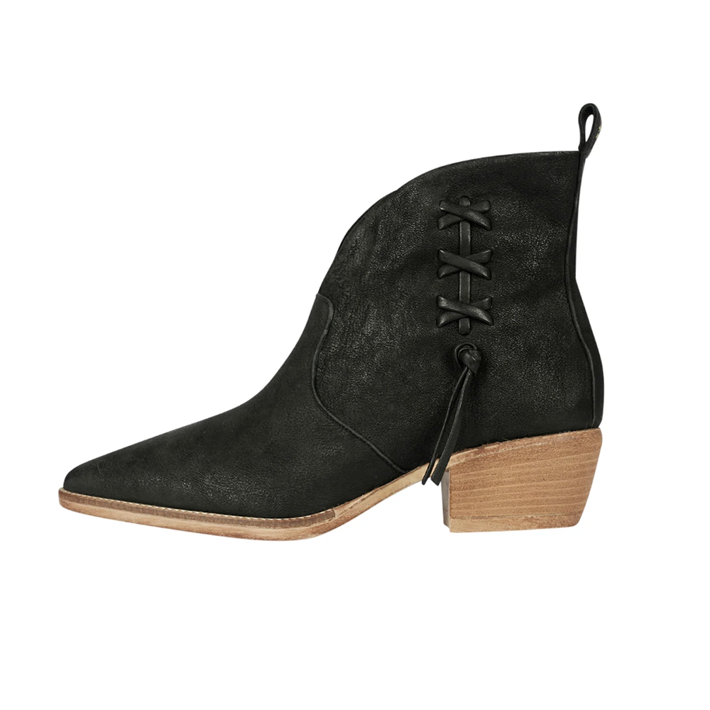 Grattato Calfskin Leather Ankle Boot in Nero