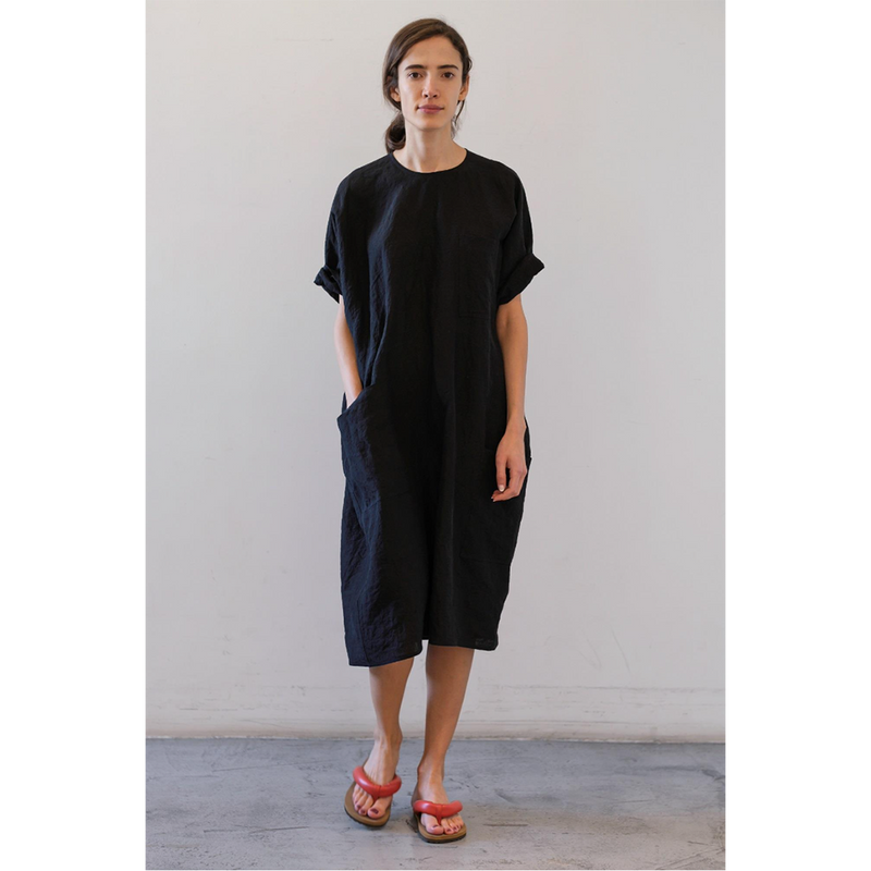Denver Short Sleeve C-Neck Dress with Patch Pockets in Woven Black